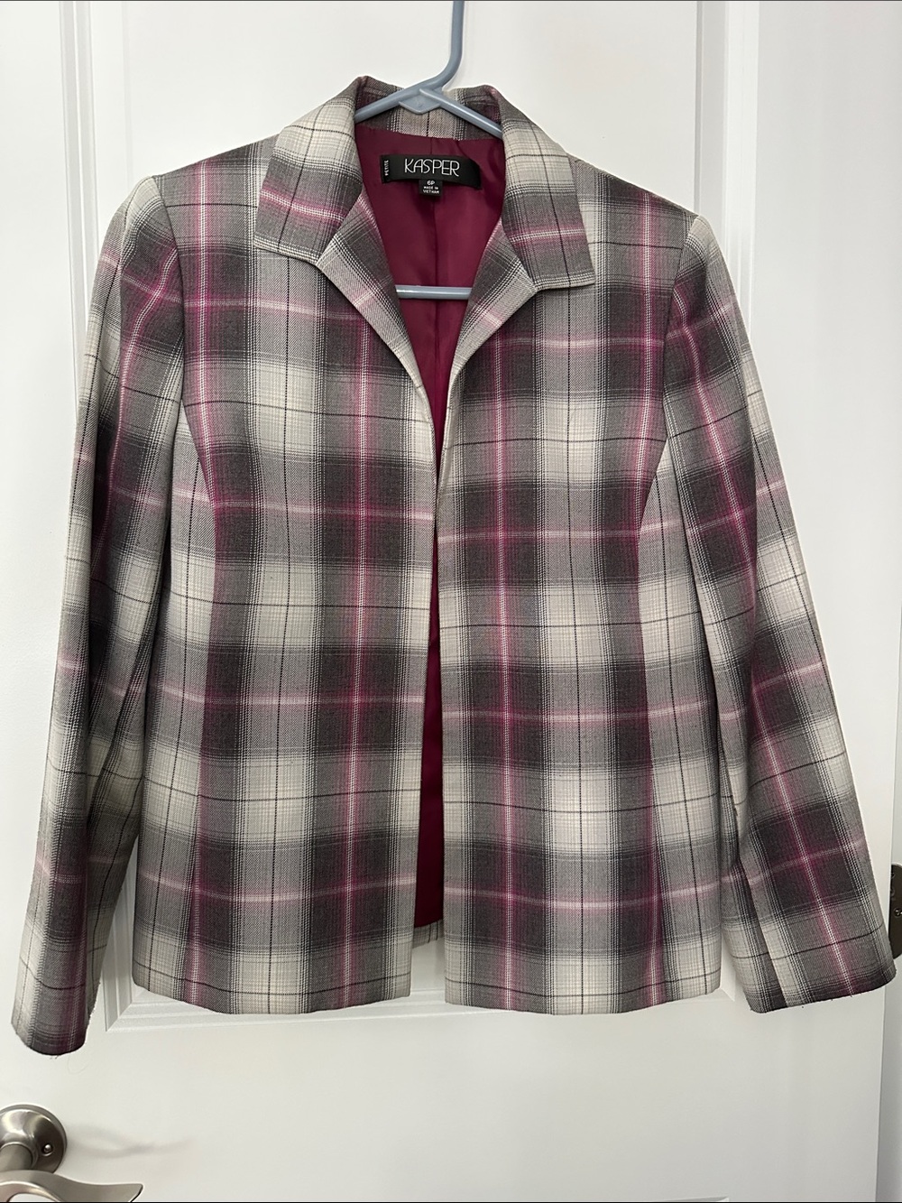 Kasper Plaid Blazer in Pink, Gray and White